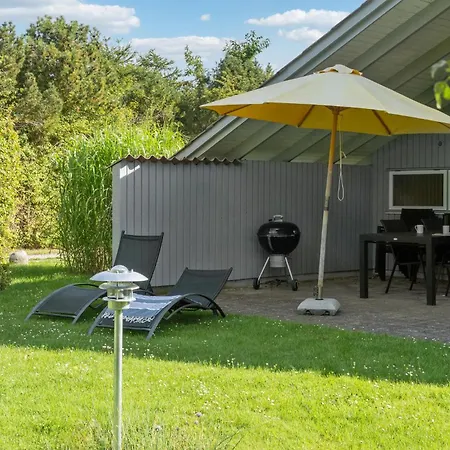 4 Bedroom Cozy Home In Nysted *